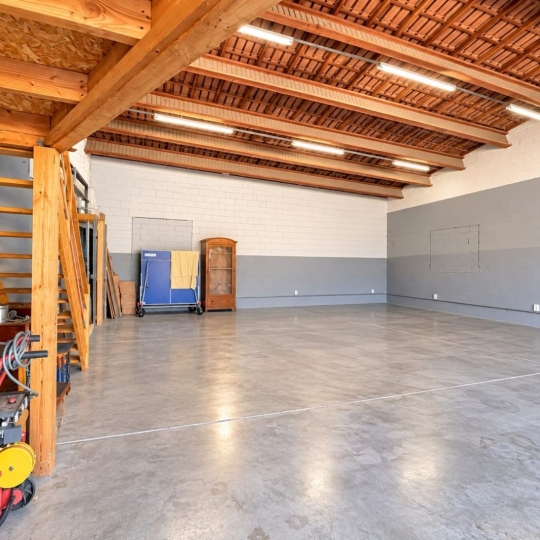  Annonces FRONTIGNAN : Local / Bureau | POUSSAN (34560) | 400 m2 | 940 000 &euro; 