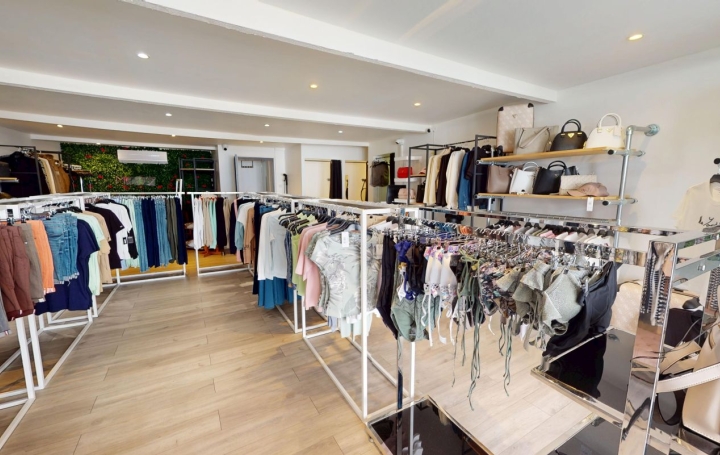 Local commercial FRONTIGNAN 97 m2 70 000 € Local commercial FRONTIGNAN 97 m2 70 000 €