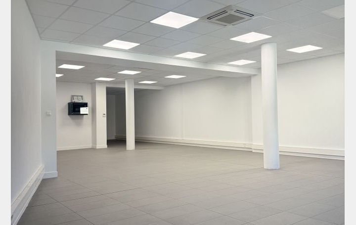 Local commercial   SETE  111 m2 1 258 € 